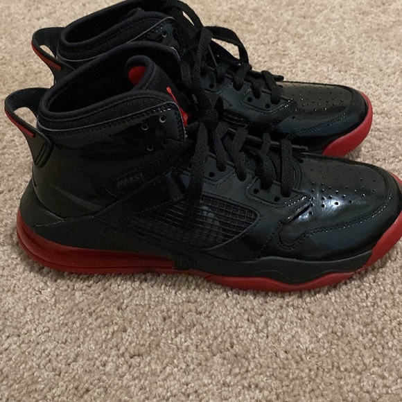 Brand new never used Jordan Mars, no box going for 200-300$ show size 8,5 - Picture 3 of 4
